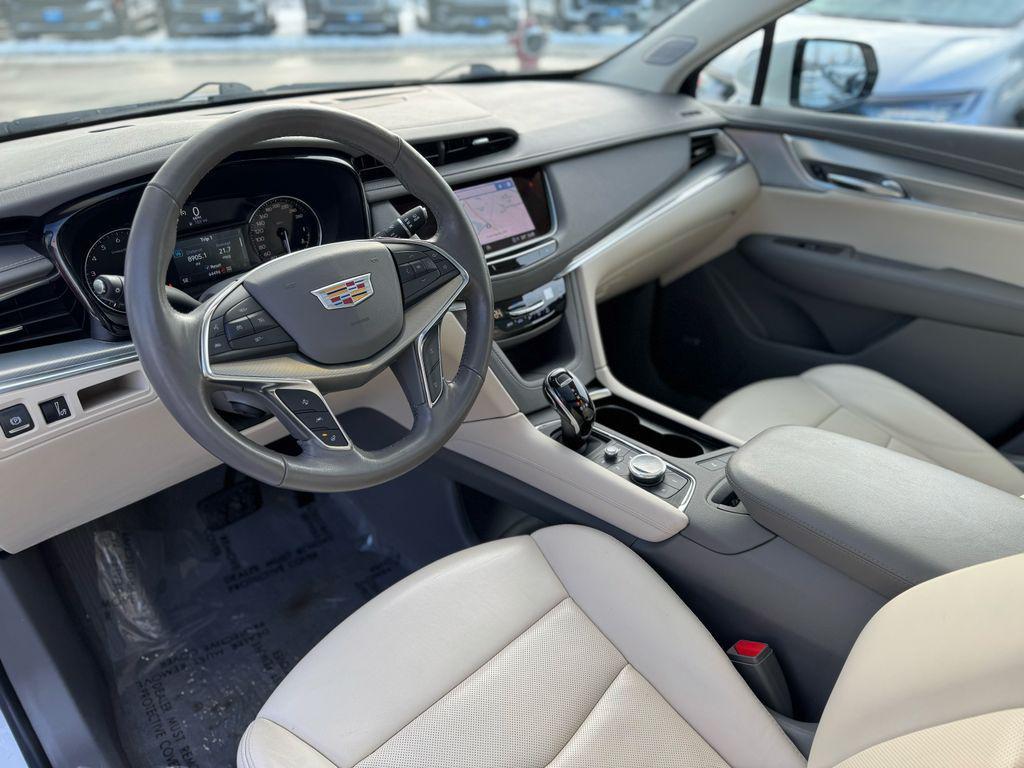 used 2022 Cadillac XT5 car, priced at $28,343
