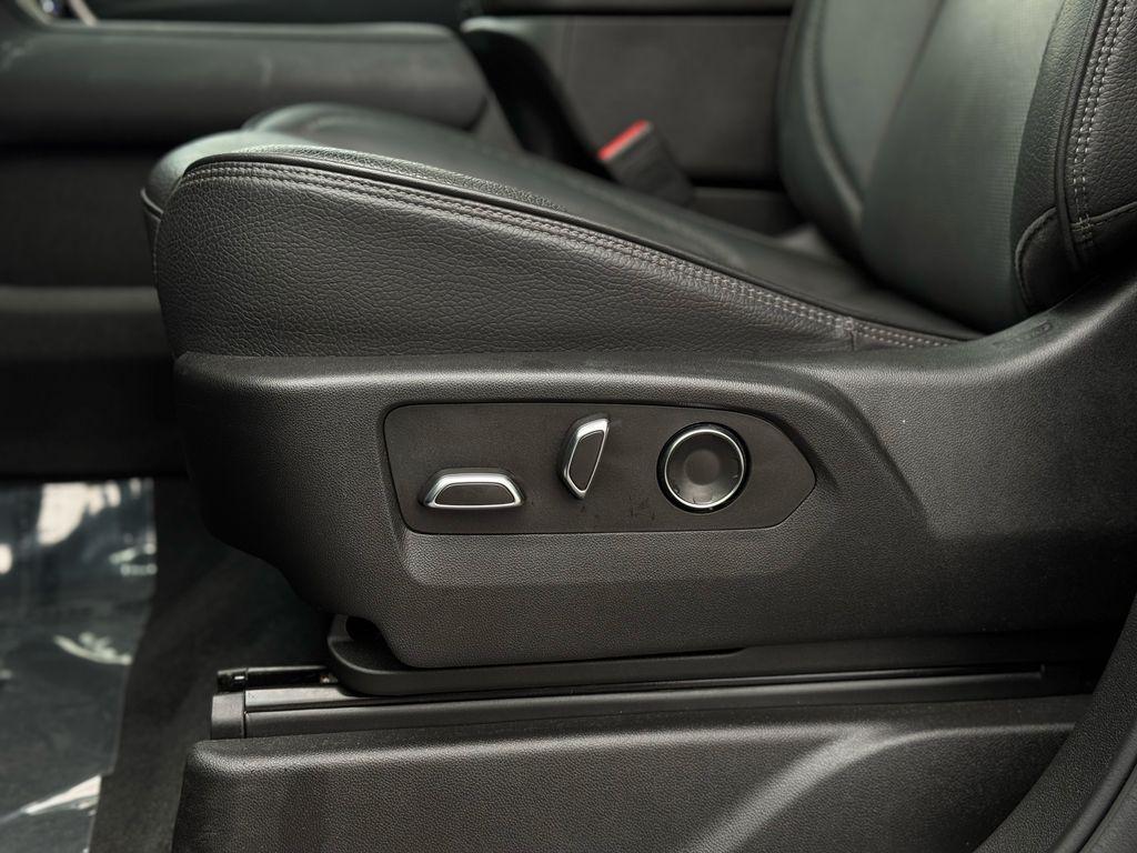 used 2024 GMC Yukon XL car, priced at $70,434