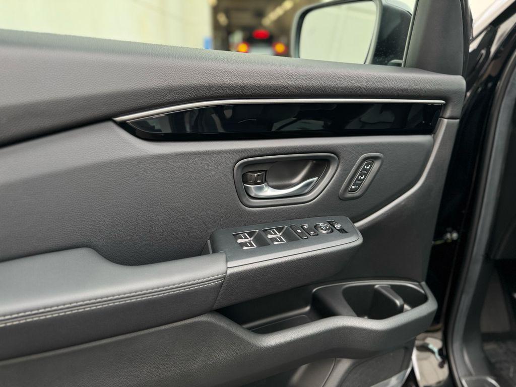 used 2025 Honda Pilot car, priced at $42,086