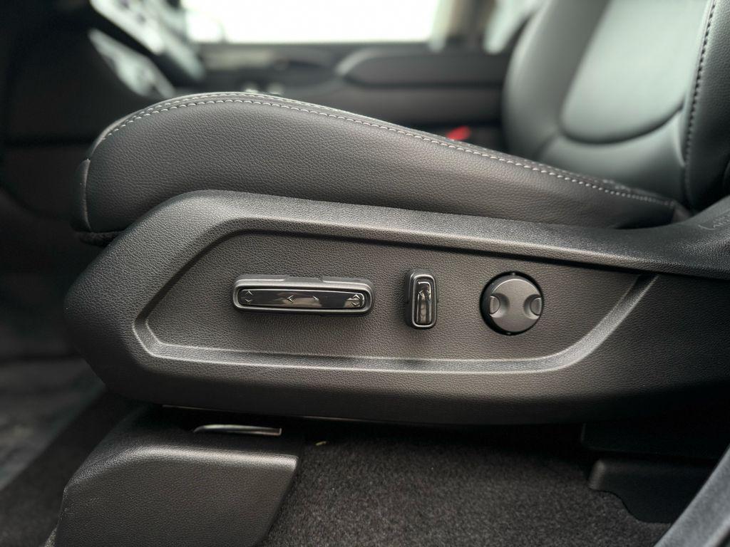 used 2025 Honda Pilot car, priced at $42,086