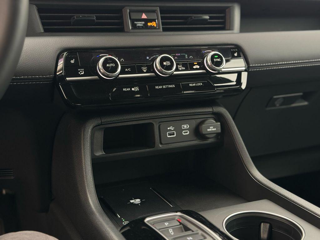 used 2025 Honda Pilot car, priced at $42,086