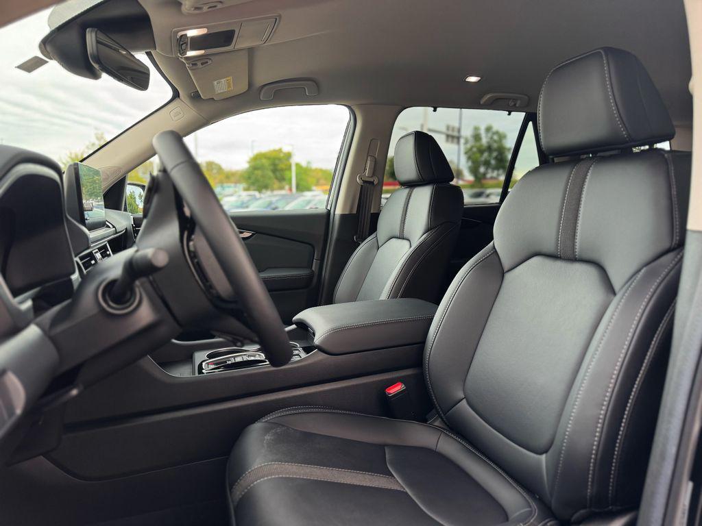 used 2025 Honda Pilot car, priced at $42,086