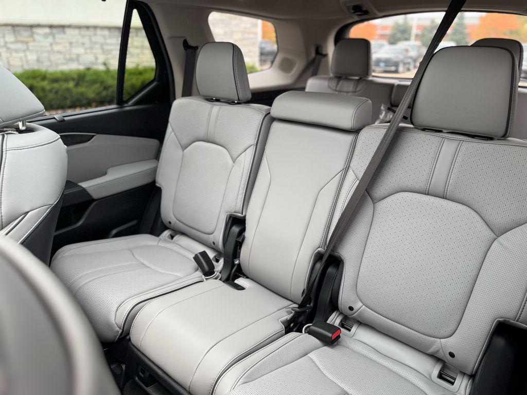 used 2025 Honda Pilot car, priced at $47,622