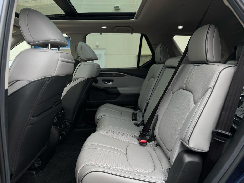 used 2025 Honda Pilot car, priced at $47,622