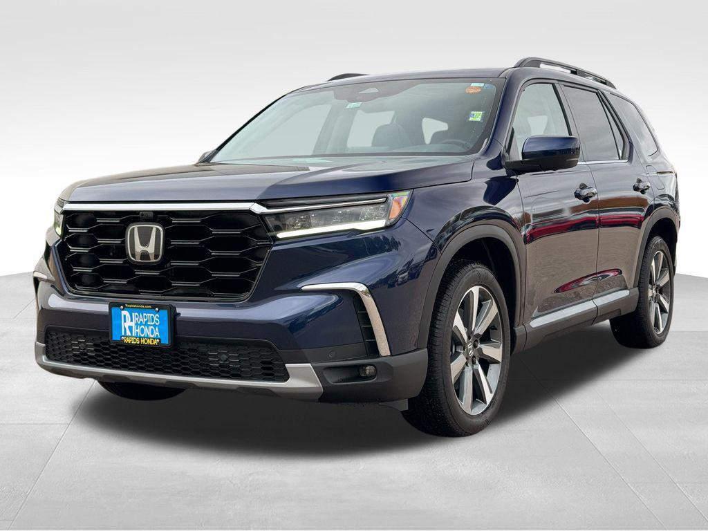 used 2025 Honda Pilot car, priced at $47,622