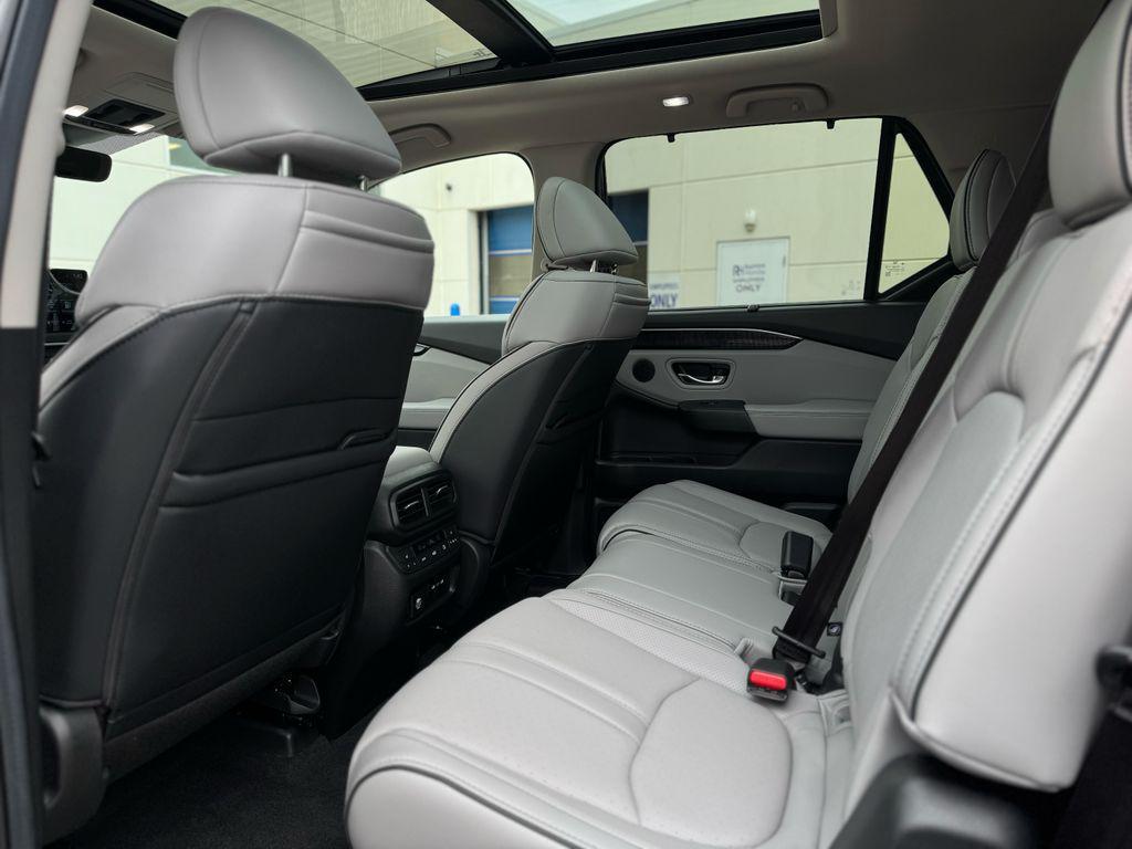 used 2025 Honda Pilot car, priced at $47,622