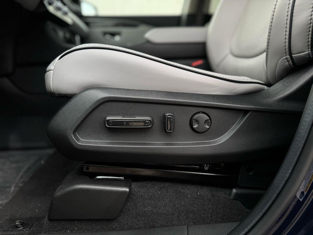 used 2025 Honda Pilot car, priced at $47,622