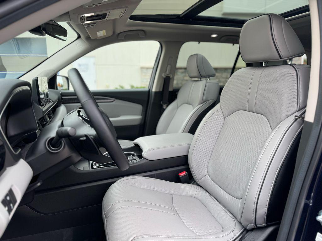 used 2025 Honda Pilot car, priced at $47,622