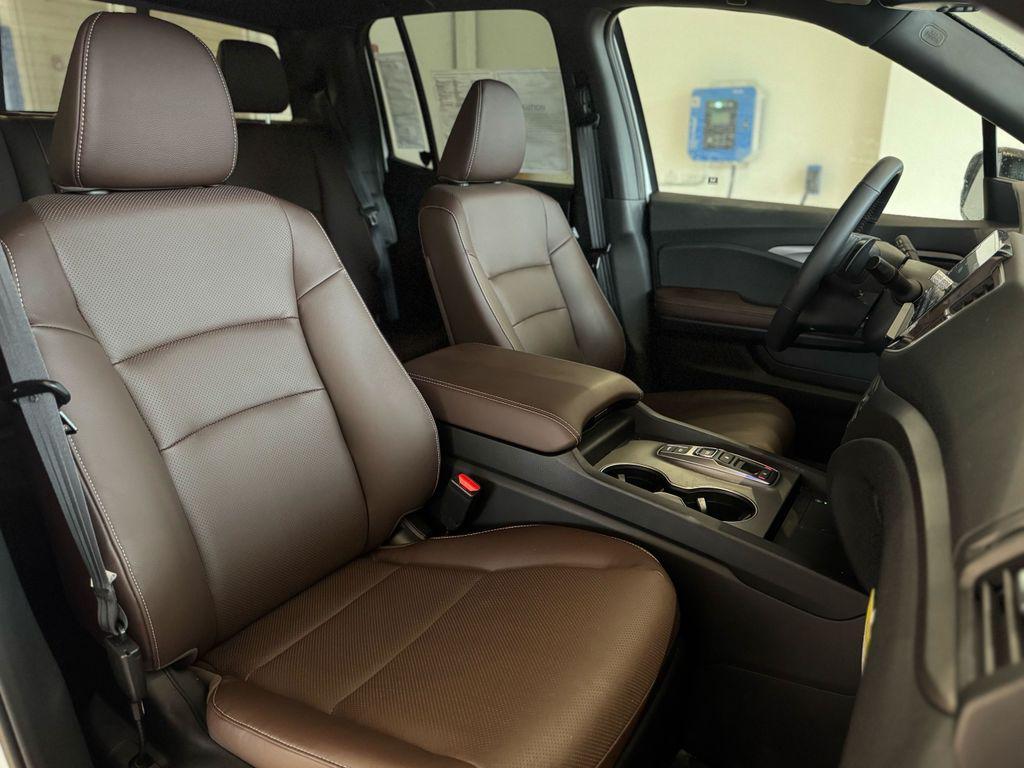 used 2025 Honda Ridgeline car, priced at $37,932