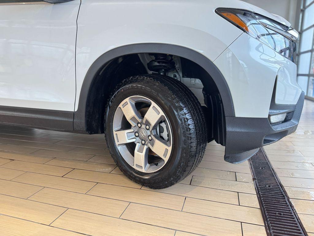 used 2025 Honda Ridgeline car, priced at $37,932
