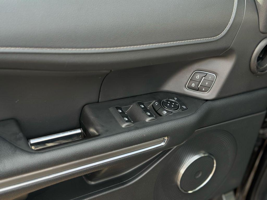 used 2024 Ford Expedition car, priced at $53,225