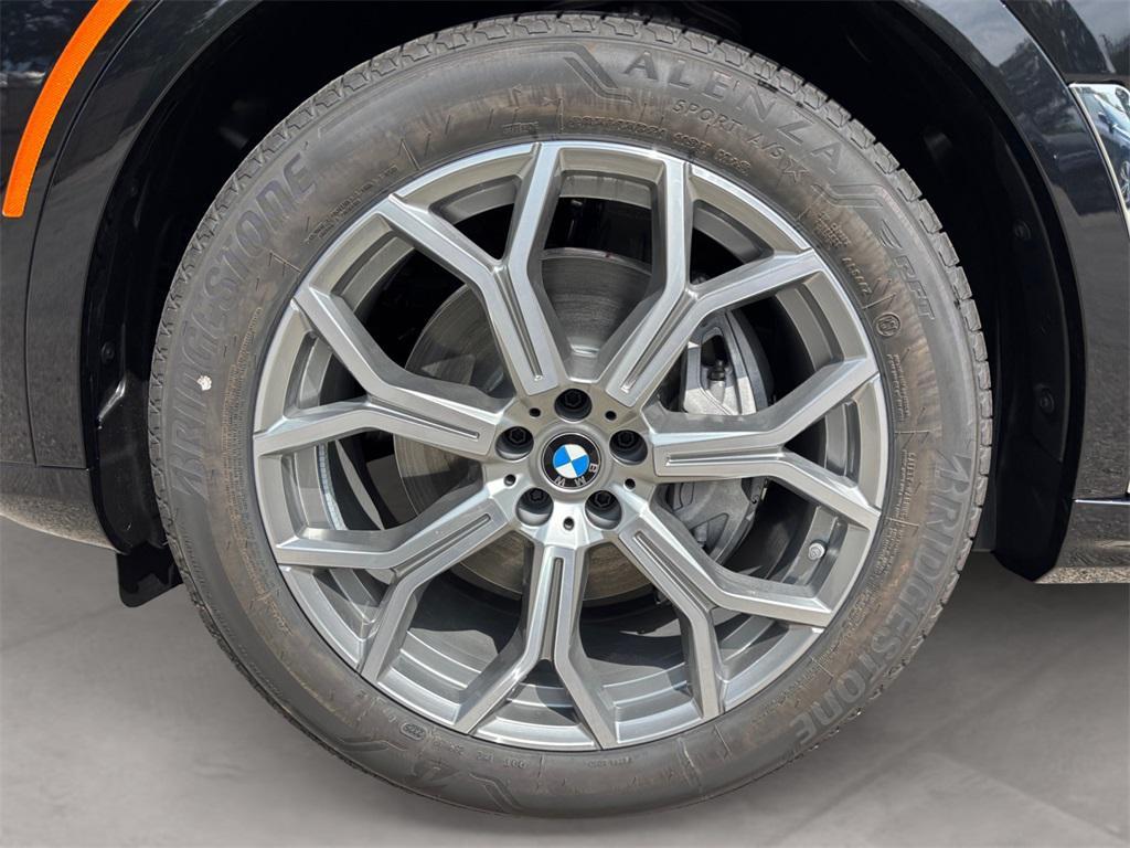 new 2026 BMW X7 car, priced at $95,780
