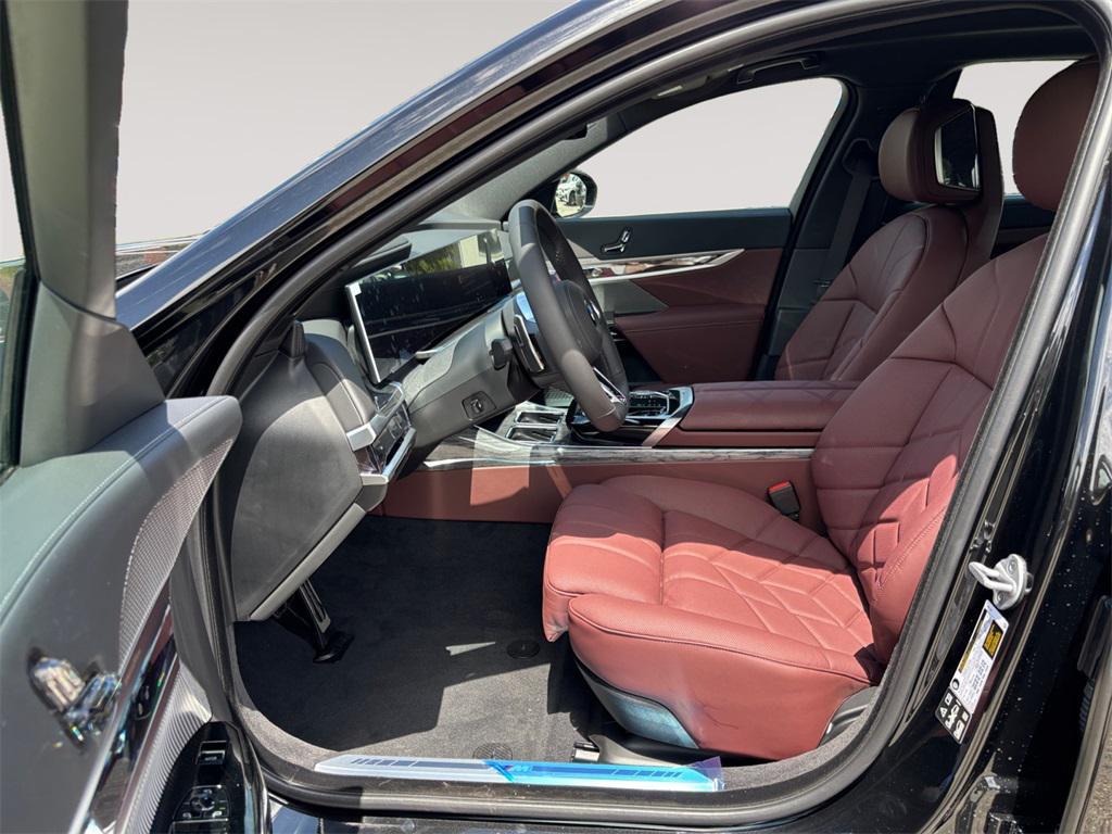 new 2025 BMW 760 car, priced at $131,225