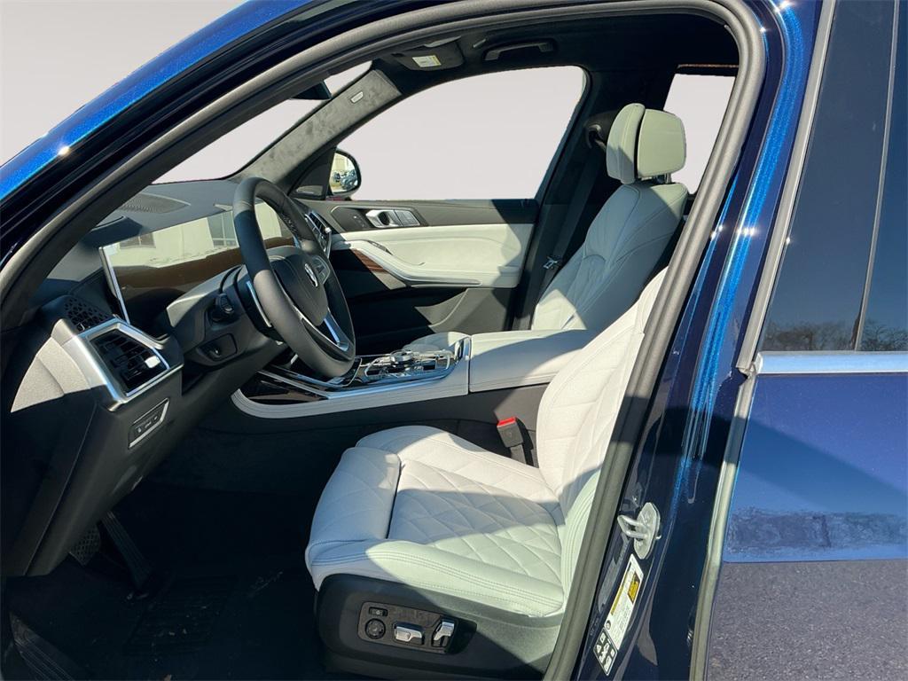 new 2026 BMW X7 car, priced at $98,780