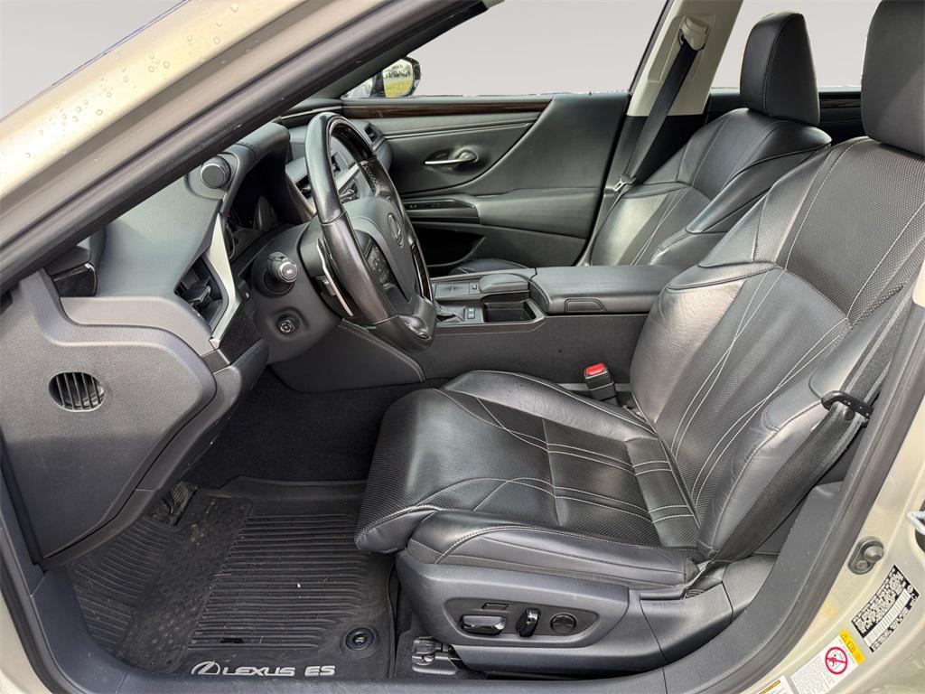used 2019 Lexus ES 300h car, priced at $26,991