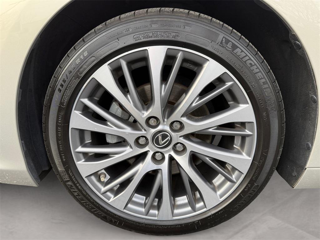 used 2019 Lexus ES 300h car, priced at $25,982