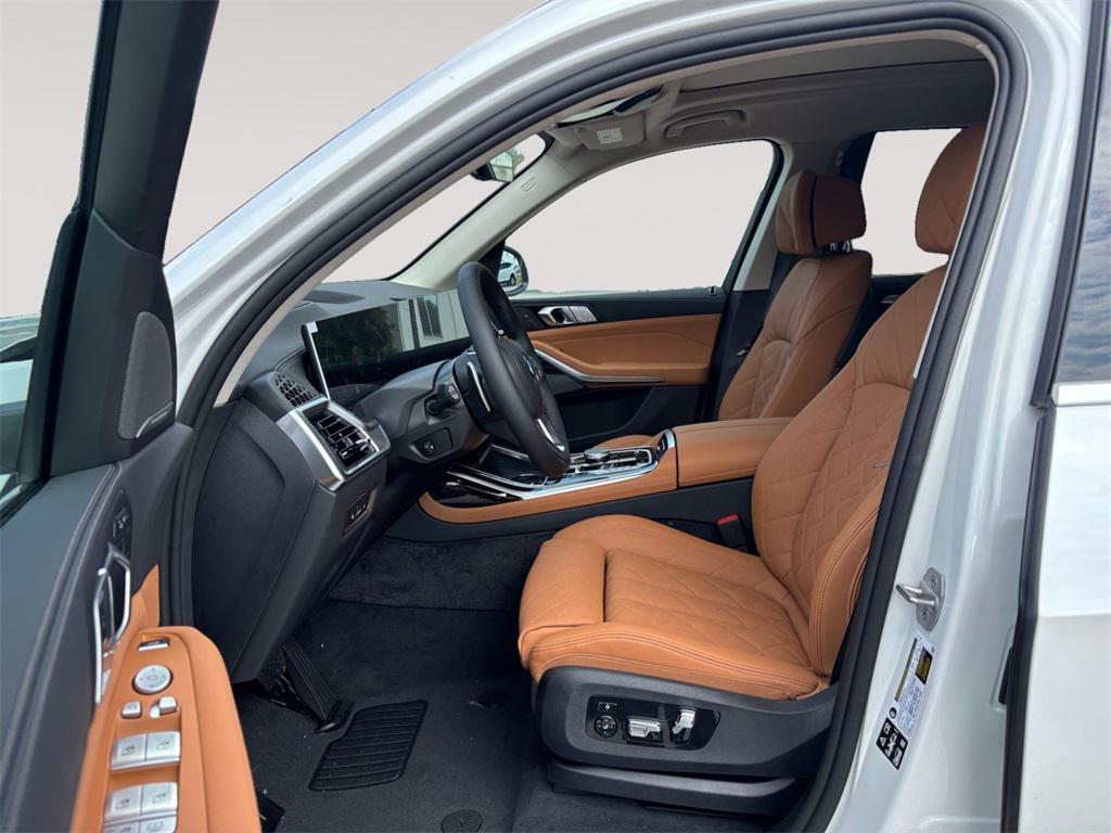 new 2026 BMW X7 car, priced at $93,280