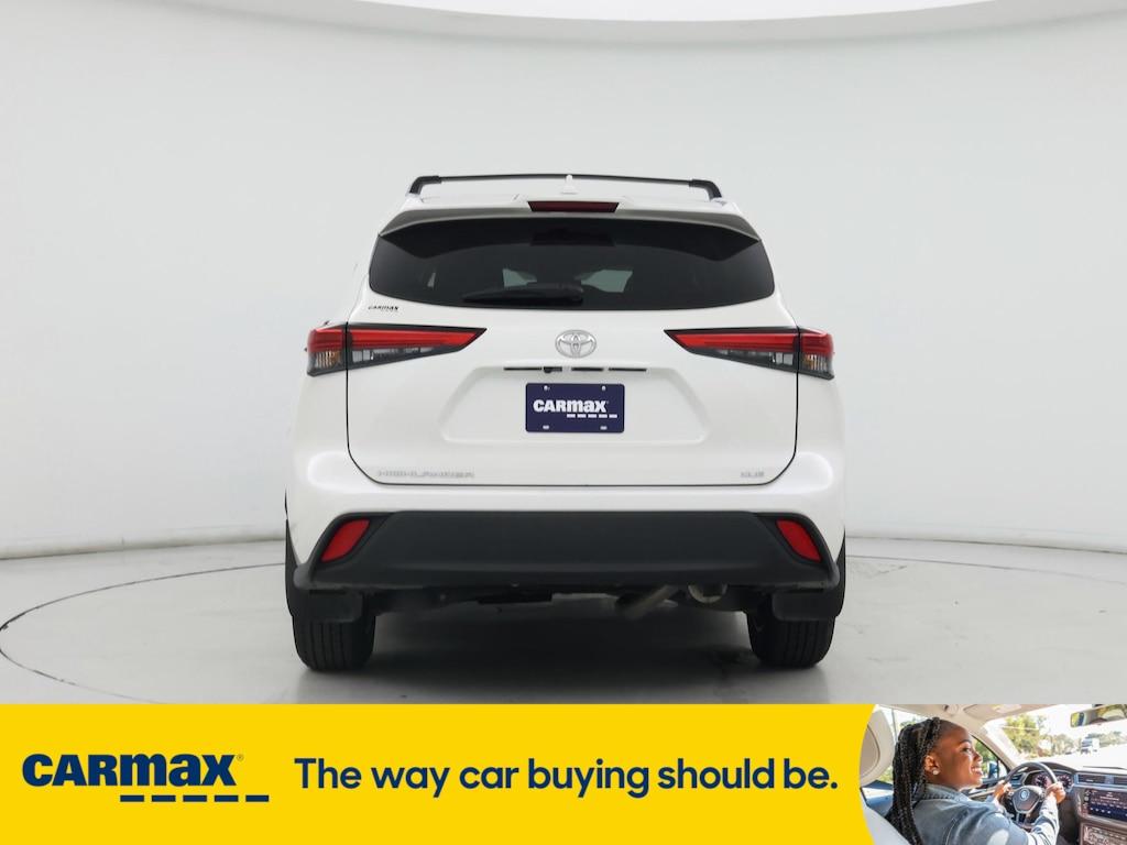used 2021 Toyota Highlander car, priced at $32,998