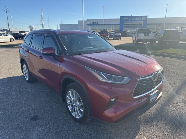 used 2023 Toyota Highlander Hybrid car, priced at $47,490