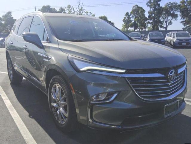used 2023 Chevrolet Traverse car, priced at $31,995