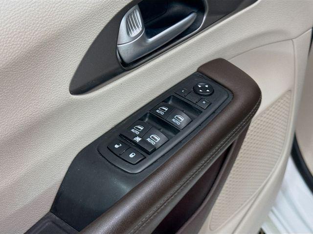 used 2018 Chrysler Pacifica car, priced at $12,995