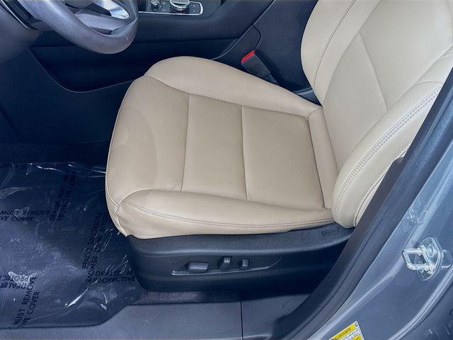 used 2024 Cadillac XT4 car, priced at $32,990