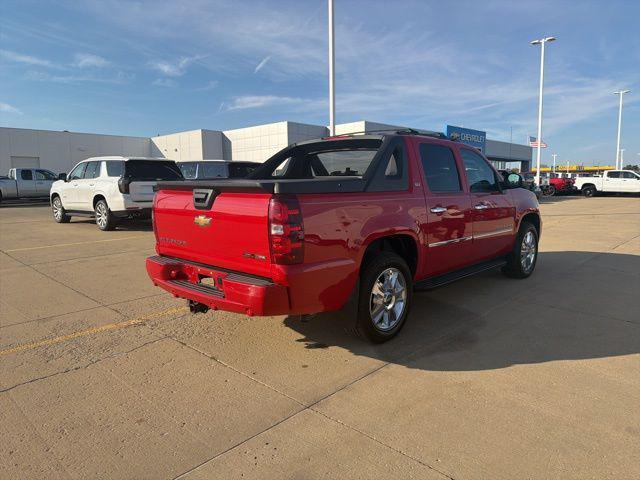 used 2009 Chevrolet Avalanche car, priced at $18,995