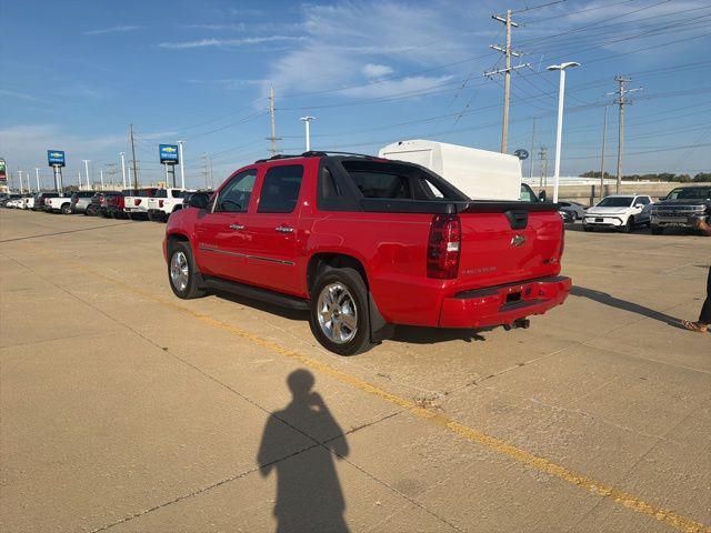 used 2009 Chevrolet Avalanche car, priced at $18,995