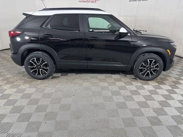 new 2025 Chevrolet TrailBlazer car, priced at $27,335