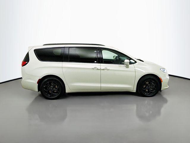 used 2021 Chrysler Pacifica Hybrid car, priced at $22,490