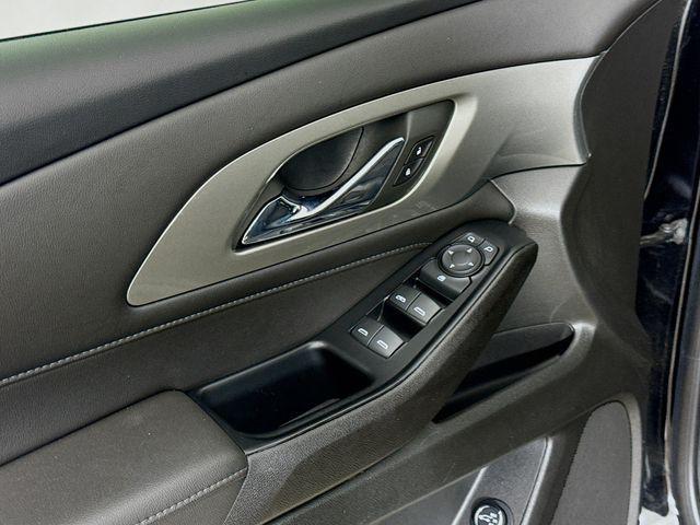 used 2023 Chevrolet Traverse car, priced at $31,490