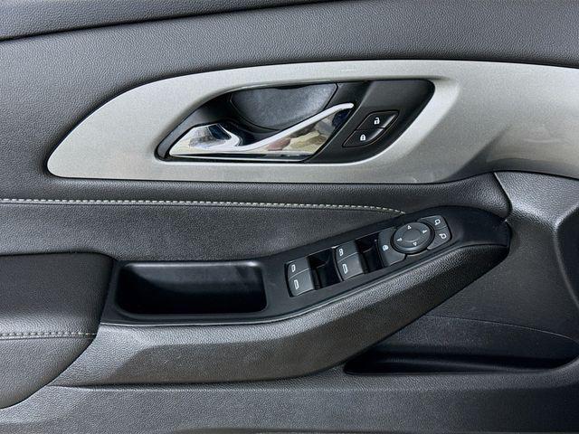 used 2023 Chevrolet Traverse car, priced at $31,995