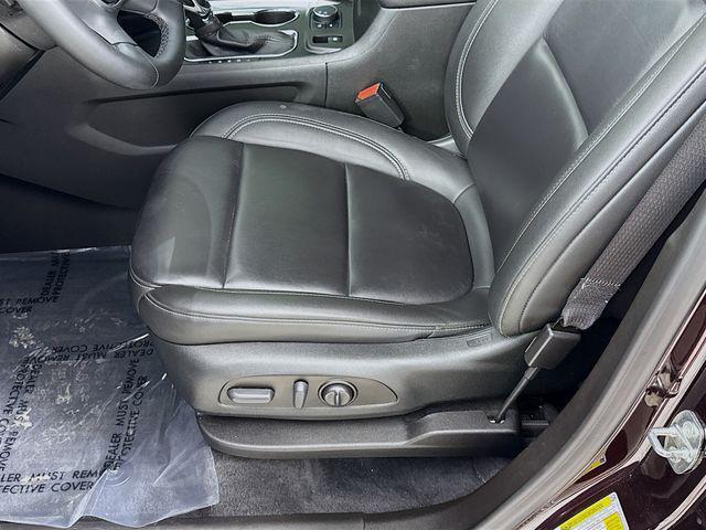 used 2023 Chevrolet Traverse car, priced at $31,995
