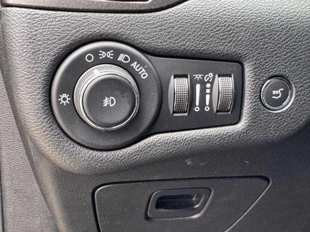 used 2022 Jeep Cherokee car, priced at $23,438