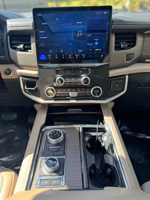 used 2024 Ford Expedition car, priced at $51,898