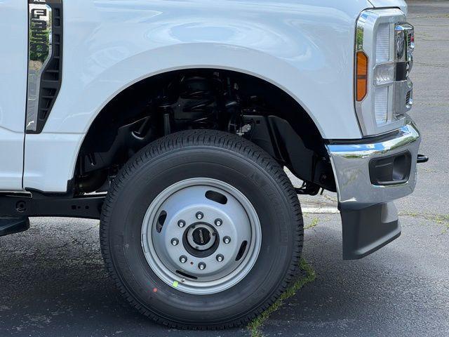 new 2025 Ford F-350 car, priced at $60,190