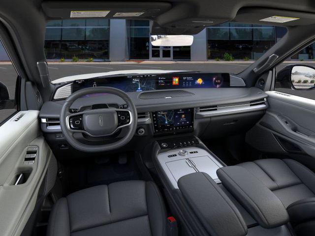 new 2025 Lincoln Navigator car, priced at $110,365