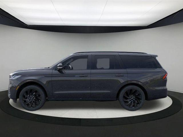 new 2025 Lincoln Navigator car, priced at $106,685