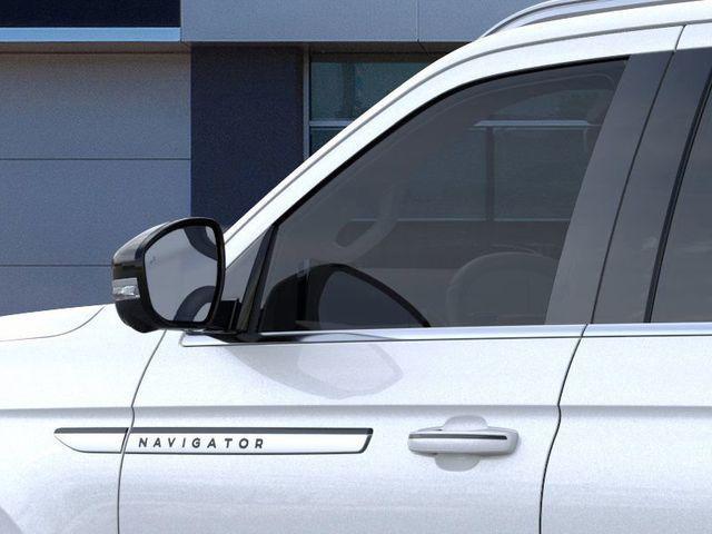 new 2025 Lincoln Navigator car, priced at $106,625