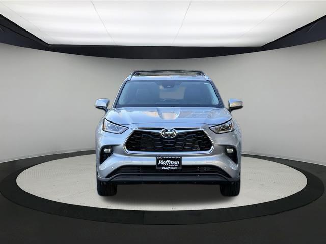 used 2022 Toyota Highlander car, priced at $35,000