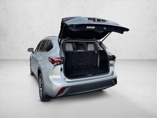 used 2020 Toyota Highlander car, priced at $27,998