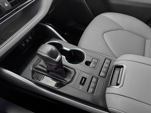 used 2020 Toyota Highlander car, priced at $27,998