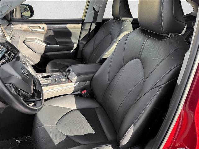 used 2020 Toyota Highlander car, priced at $35,998