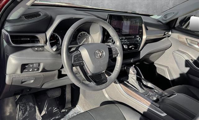 used 2020 Toyota Highlander car, priced at $35,998