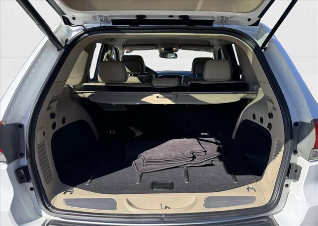 used 2016 Jeep Grand Cherokee car, priced at $13,998