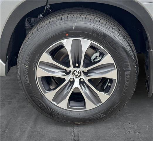 used 2024 Toyota Highlander car, priced at $46,798