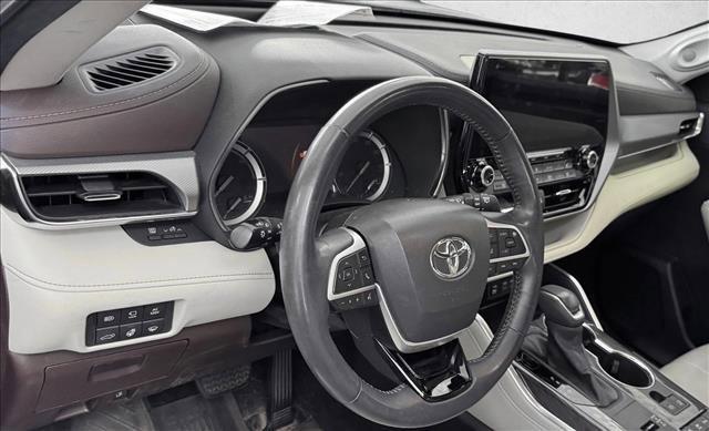 used 2022 Toyota Highlander Hybrid car, priced at $39,998