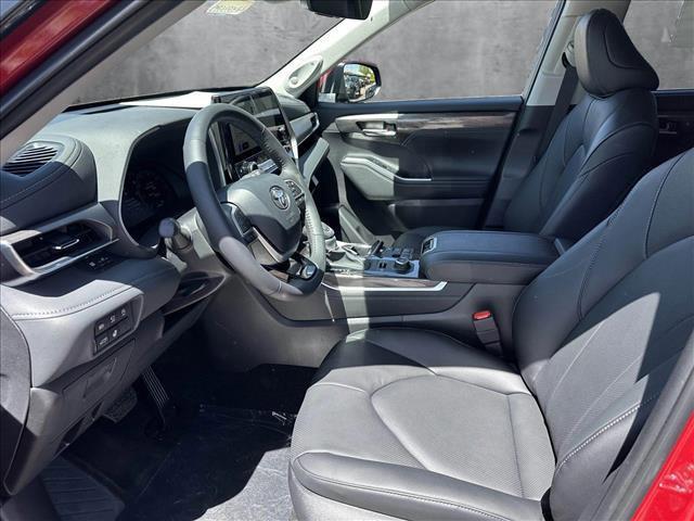 new 2025 Toyota Highlander car, priced at $52,178