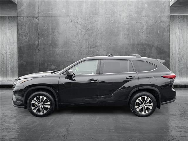 used 2023 Toyota Highlander car, priced at $39,398