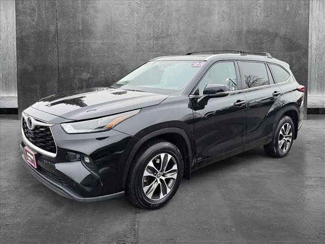 used 2023 Toyota Highlander car, priced at $39,398